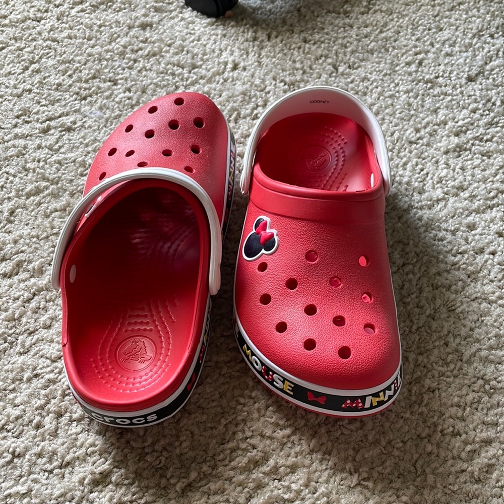 minnie mouse croc band designed crocs.